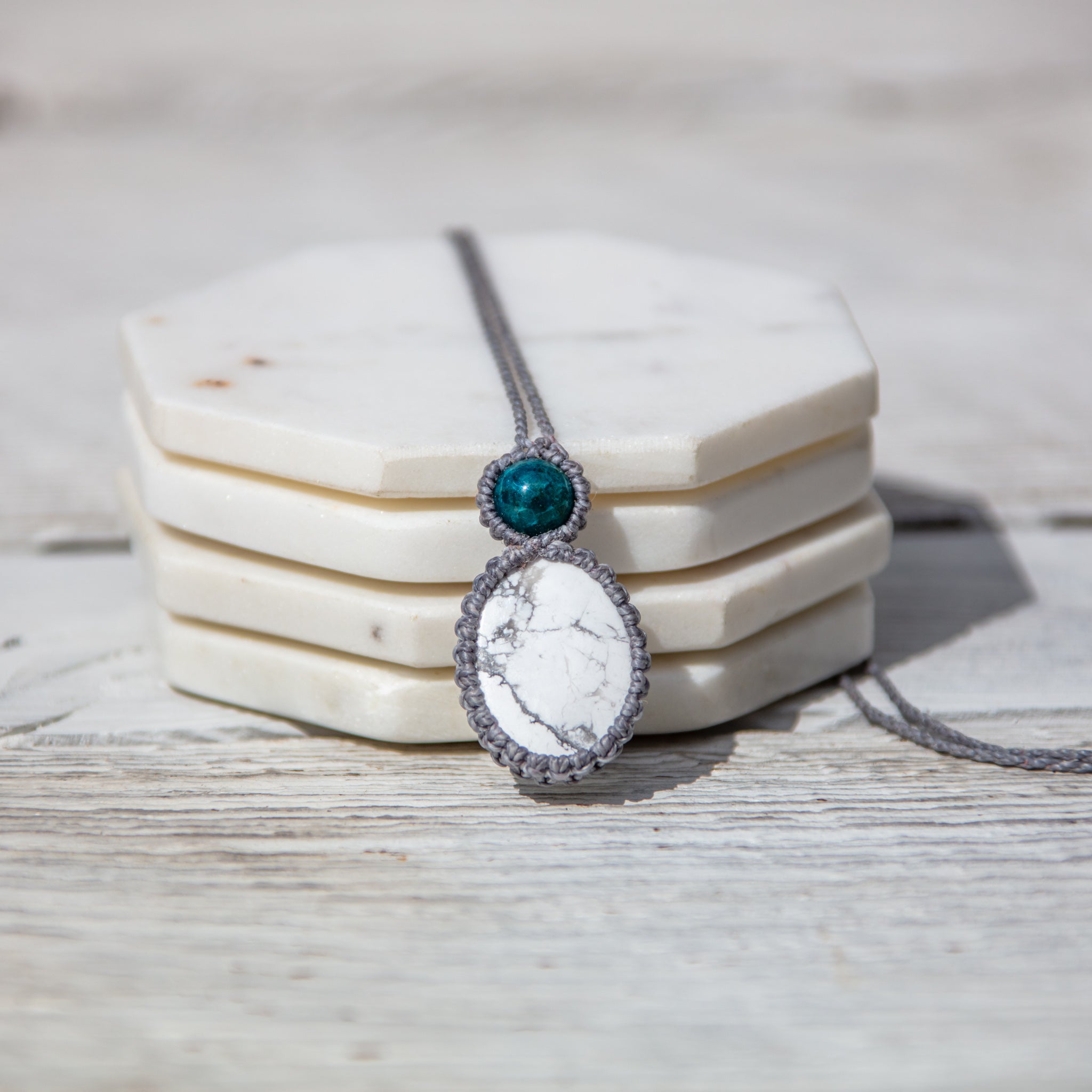 Howlite and Apatite Stones Necklace